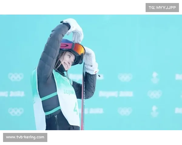 最后一跳落地：谷爱凌微笑举手致意 现场沸腾